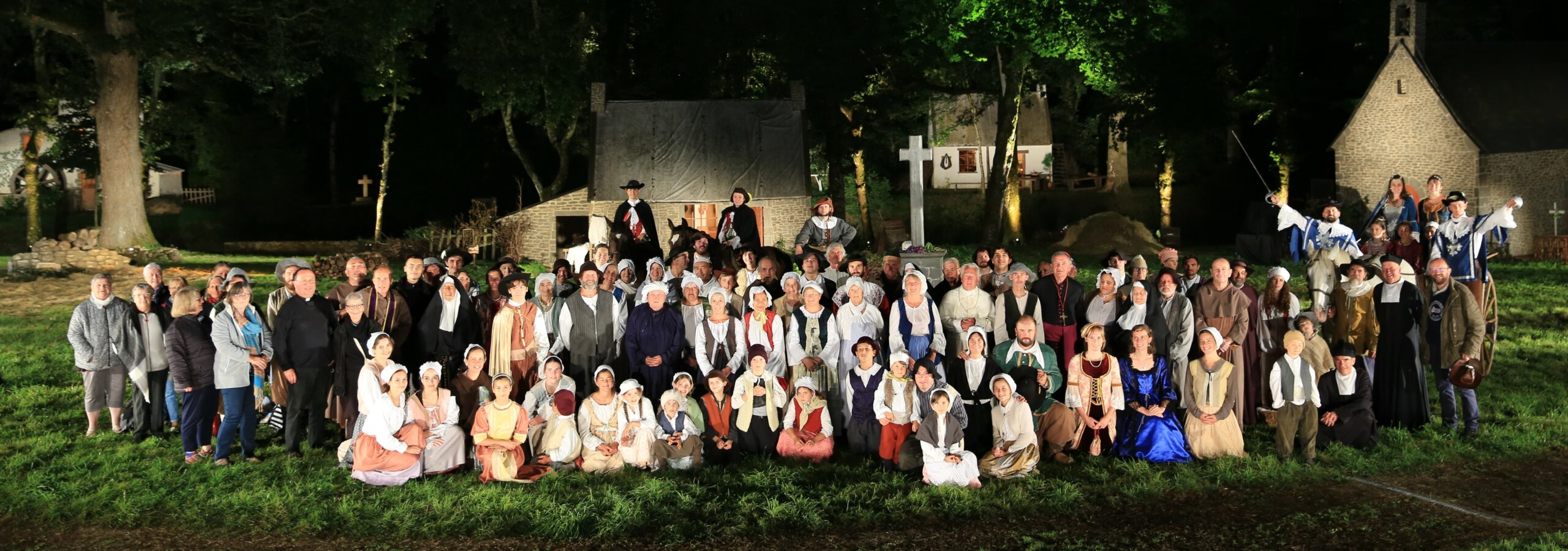 Photo de groupe de l'Association Spectacles Yvon Nicolazic